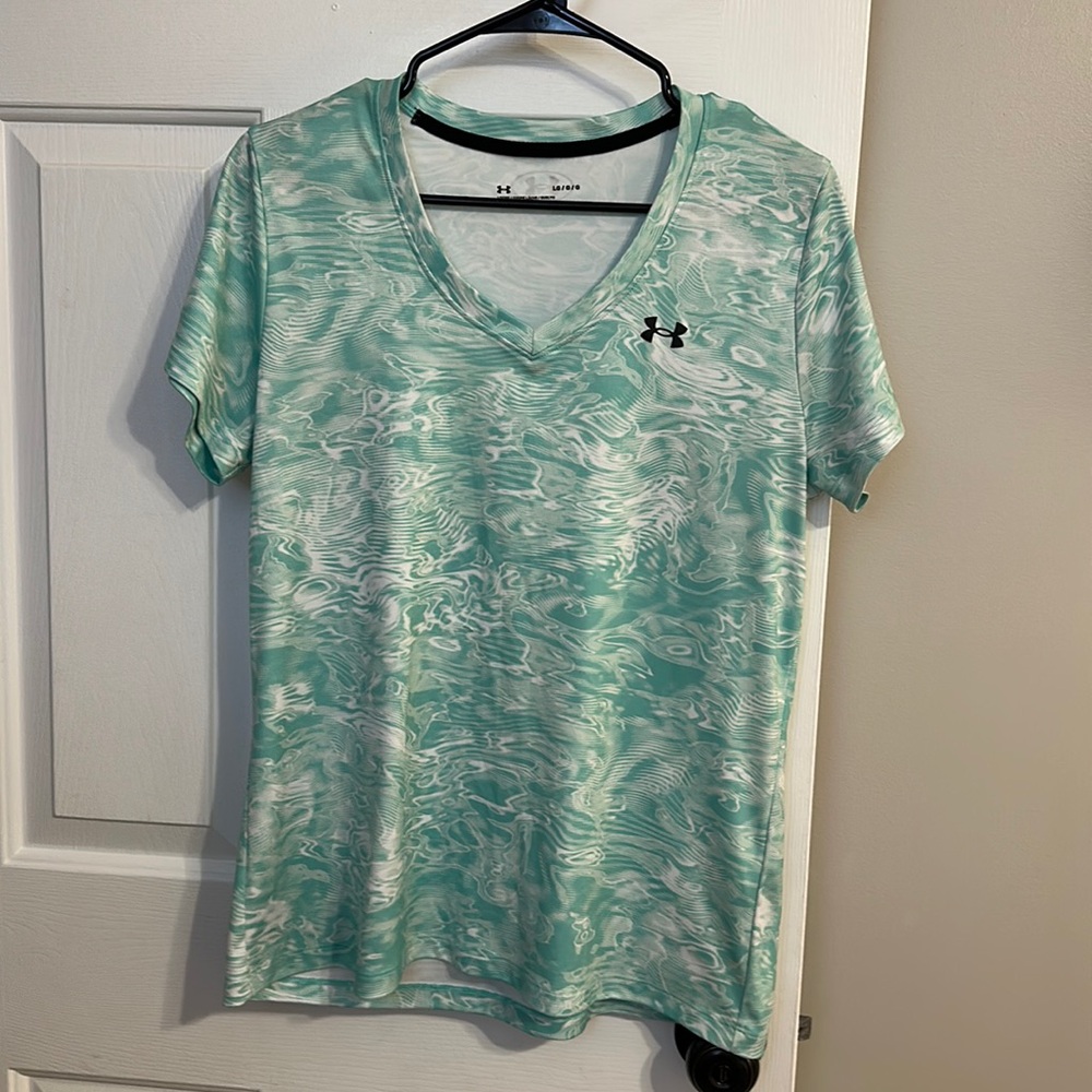 Under armour athletic t-shirt in green/seafoam color. Size large.